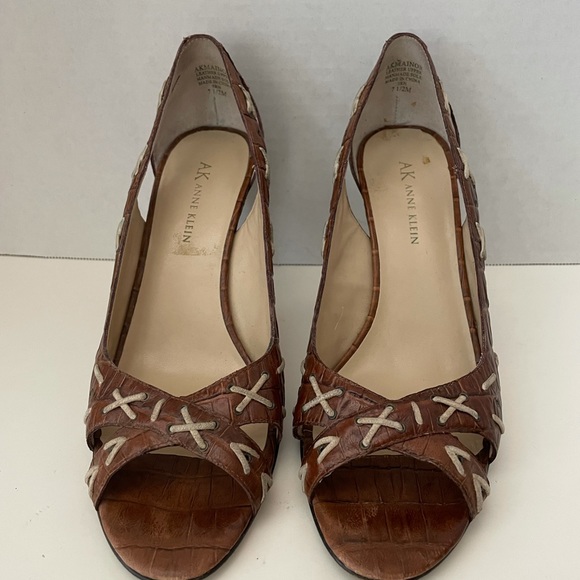 Anne Klein Dark Brown Leather Heels With Stitching, Size 7.5, EUC. - Picture 2 of 6